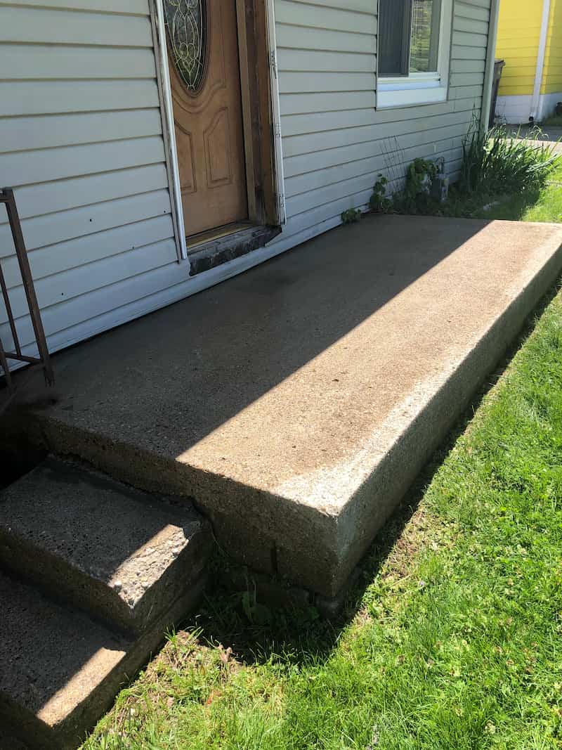 Concrete Walkway Cleaning